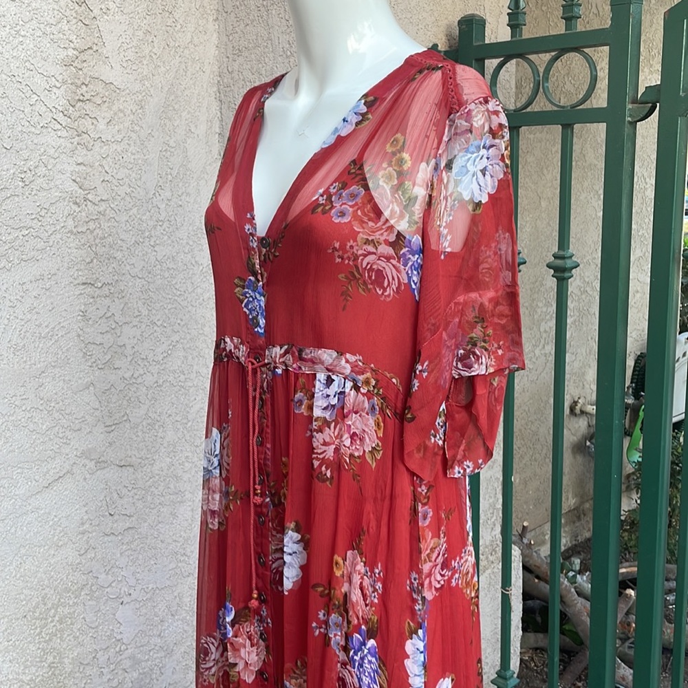 Johnny was Drexl Maxi Dress floral print and an ultra-feminine, flowy silhouette - Picture 4 of 14
